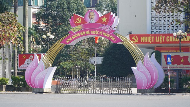 TP. Huế rực rỡ cờ hoa chào mừng Đại hội XIV của Đảng 