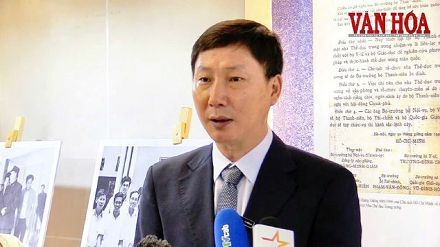 HLV Kim Sang-sik hướng tới cột mốc mới cùng tuyển Việt Nam