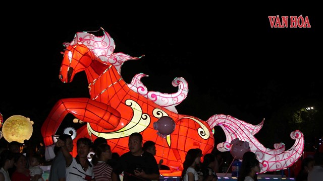 Đêm hội Thành Tuyên 2026: Biển người đổ về chờ đón giây phút khai hội