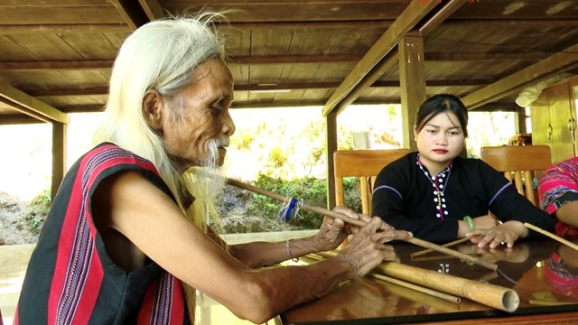 Mạch nguồn văn hóa qua tiếng sáo của đồng bào Vân Kiều