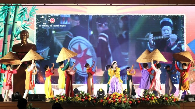  “Nhìn lại để tiến xa hơn“