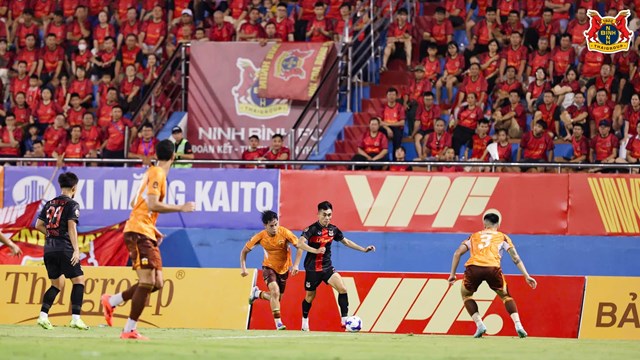 Highlight Ninh Bình vs HAGL: Rượt đuổi 7 bàn và 2 tấm thẻ đỏ  