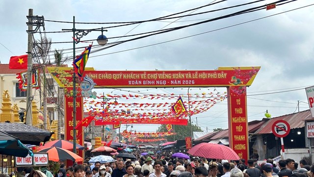 Kỳ lạ phiên chợ “mua may bán rủi” ở Ninh Bình