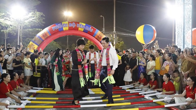 Phố đi bộ Yên Bái hút du khách, tạo cú hích cho kinh tế đêm