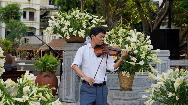 Nghệ thuật khuấy động không gian công cộng Hà Nội dịp lễ 30.4 – 1.5