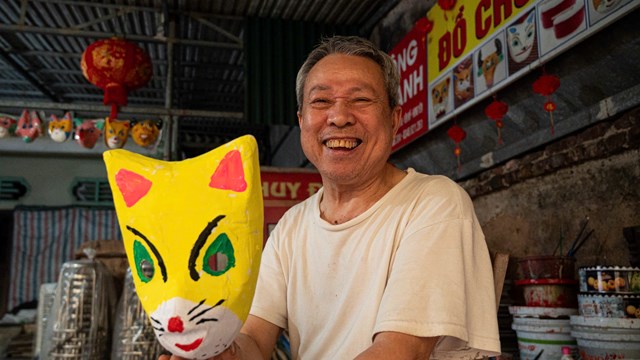Giữ trọn kí ức tuổi thơ qua những chiếc mặt nạ giấy bồi