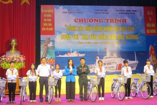 Lan toả tình yêu biển đảo - Anh 2