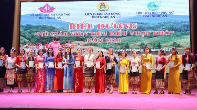 Nghệ An biểu dương 80 nữ giáo viên tiêu biểu, vượt khó - Anh 2