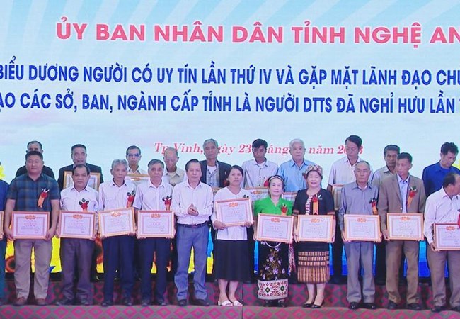 Nghệ An: Biểu dương 120 người có uy tín trong đồng bào dân tộc thiểu số - Anh 2