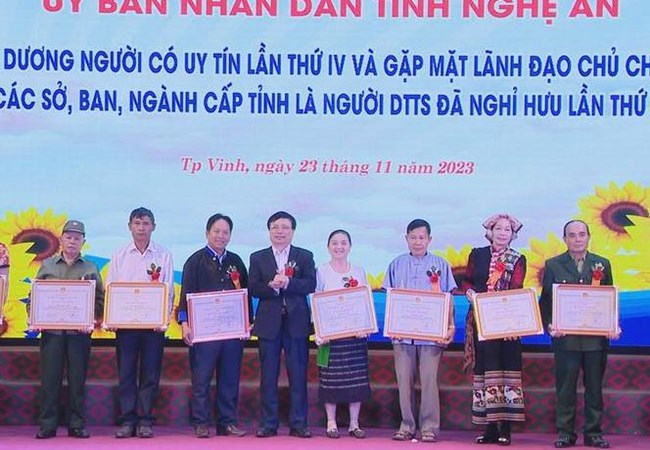 Nghệ An: Biểu dương 120 người có uy tín trong đồng bào dân tộc thiểu số - Anh 3