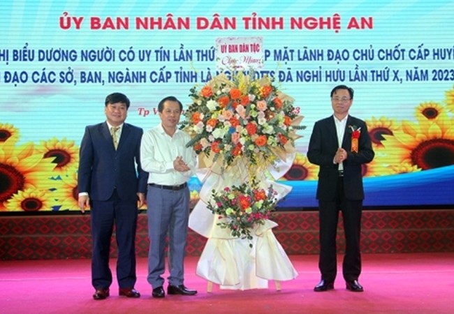 Nghệ An: Biểu dương 120 người có uy tín trong đồng bào dân tộc thiểu số - Anh 1