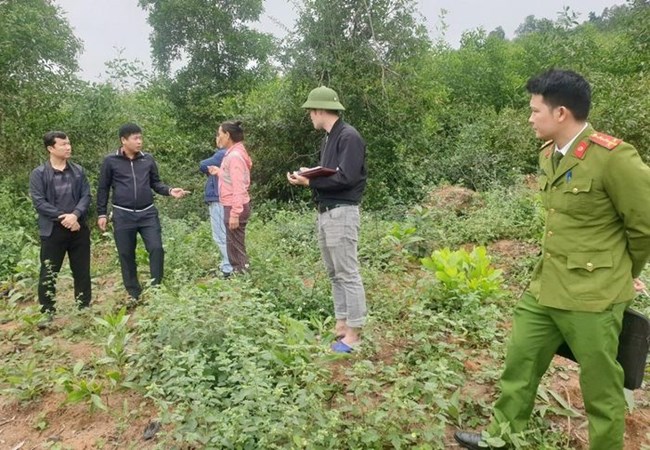 Nghệ An: Bé trai hai tuổi mất tích bí ẩn được tìm thấy ở trong rừng - Anh 1