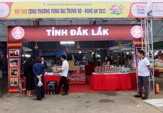Hơn 250 gian hàng tham gia Hội chợ Công thương vùng Bắc Trung Bộ - Nghệ An - Anh 2