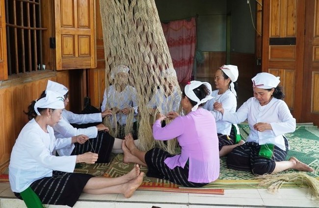 Khai thác giá trị văn hóa dân tộc Thổ vào hoạt động du lịch - Anh 2