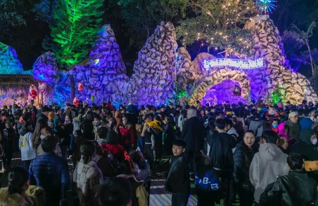 Bà con giáo dân chào đón Giáng sinh an lành - Anh 9