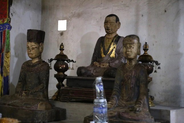 Ngôi chùa lưu giữ gần 40 pho tượng và hơn 200 bản khắc kinh mộc cổ - Anh 7