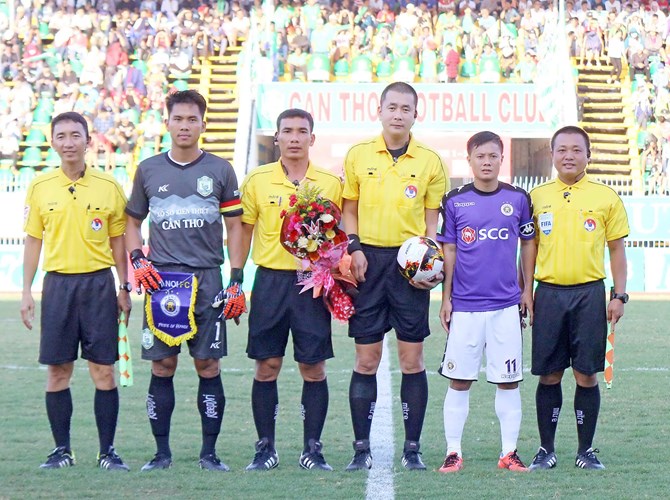 Vòng 2 V.League: Lại chuyện trọng tài - Anh 1