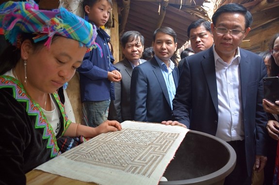 Phát triển du lịch nông thôn đi đôi với việc giữ gìn bản sắc văn hóa dân tộc - Anh 1