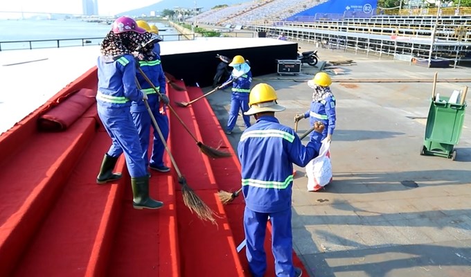 Người âm thầm đứng sau những niềm vui - Anh 4