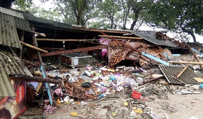 Đại sứ quán Việt Nam tại Indonesia khuyến cáo công dân sau sóng thần - Anh 1