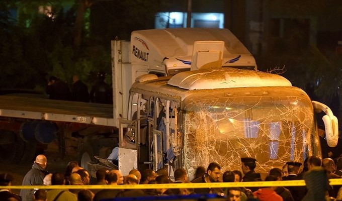 Thủ tướng: Triển khai ngay các biện pháp cần thiết để bảo hộ công dân Việt Nam tại Ai Cập - Anh 1