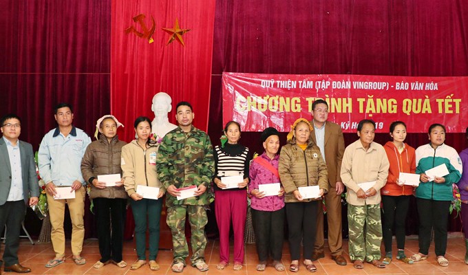 Về miền Tây xứ Nghệ trao quà Tết - Anh 2