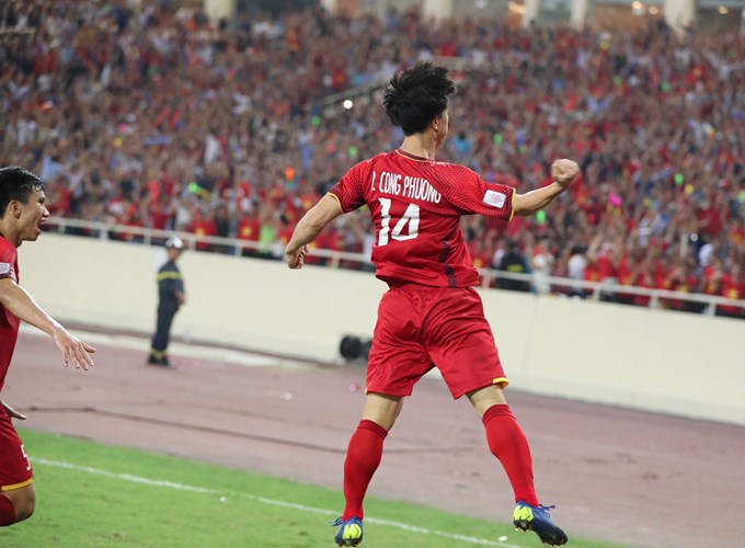 Thắng chung cuộc Philippines 4-2, Việt Nam vào chung kết - Anh 1