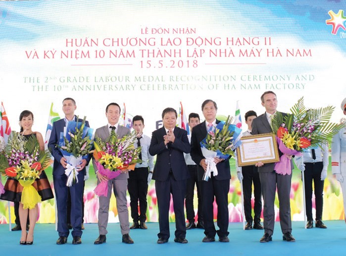 ​FrieslandCampina Hà Nam vinh dự nhận Huân chương Lao động hạng Nhì - Anh 1