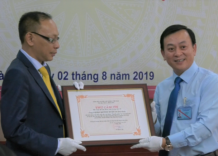 Bảo tàng Hồ Chí Minh tiếp nhận kỷ vật của Bác Hồ tặng 