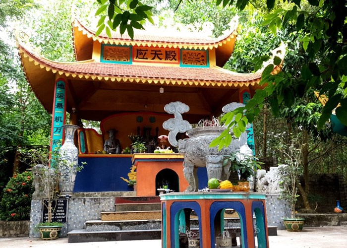Về dấu hiệu trục lợi từ tín ngưỡng ở đền Đá Thiên (Thái Nguyên): Huyện yêu cầu kiểm điểm các cá nhân vi phạm - Anh 2