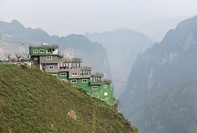 Bộ VHTTDL yêu cầu Hà Giang xử lý công trình sai phạm Panorama trên Mã Pì Lèng - Anh 1
