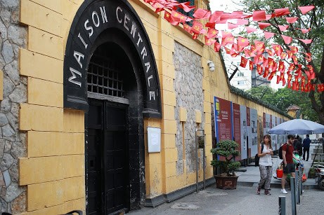 Nhiều di tích ở Hà Nội tạm dừng đón khách, phun khử khuẩn chống Covid-19 - Anh 1
