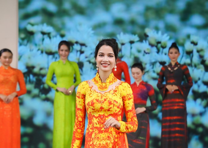Sắc hoa trong lễ hội áo dài - Anh 3