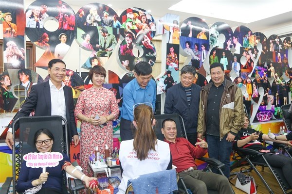 Bộ VHTTDL: Đẩy mạnh tuyên truyền về ý nghĩa, tầm quan trọng của việc hiến máu cứu người trong thời gian bùng phát dịch bệnh Covid-19 - Anh 1