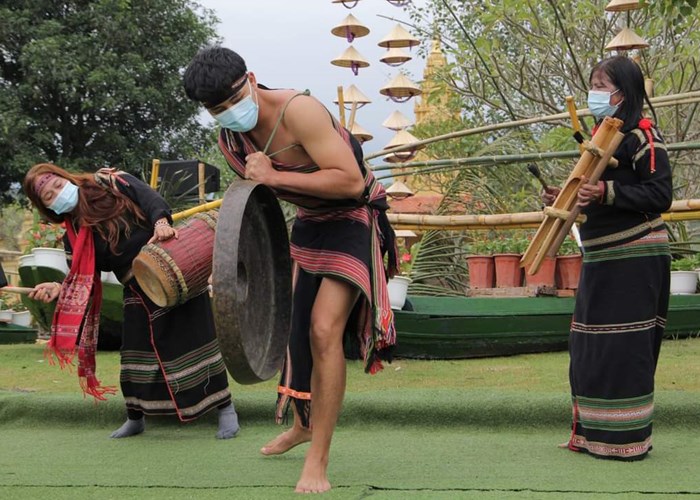 Tuần “Đại đoàn kết các dân tộc – Di sản văn hóa Việt Nam” năm 2021: Âm vang “Bình minh đất Việt” - Anh 11