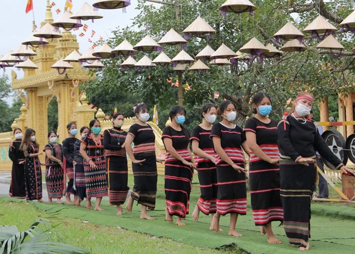 Tuần “Đại đoàn kết các dân tộc – Di sản văn hóa Việt Nam” năm 2021: Âm vang “Bình minh đất Việt” - Anh 12