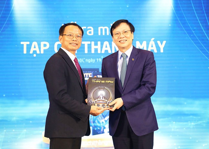 Tạp chí Thang máy ra mắt với ấn bản “Câu chuyện nghệ thuật trăm năm” - Anh 1