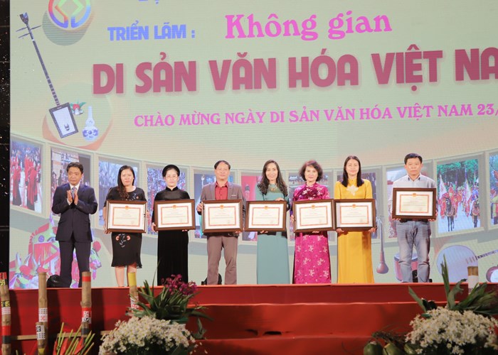 Trao giải Cuộc thi ảnh Di sản văn hóa toàn quốc lần thứ nhất - Anh 7