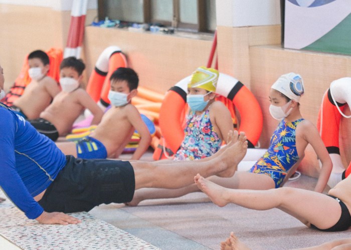 Phòng chống đuối nước và dịch Covid-19 khi trẻ tập bơi - Anh 2