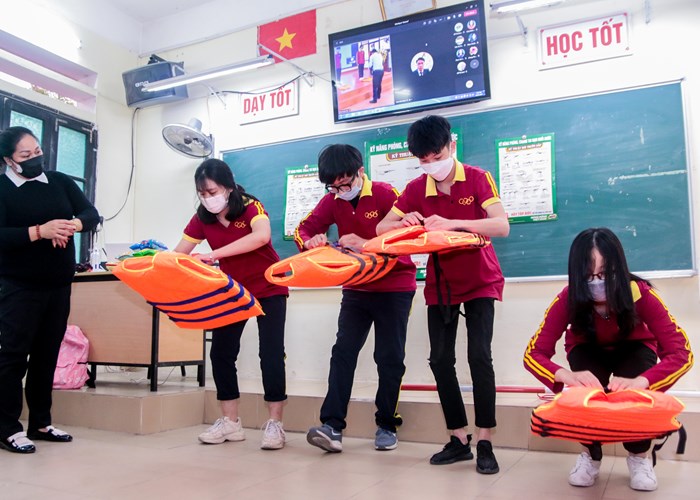 Phòng chống đuối nước và dịch Covid-19 khi trẻ tập bơi - Anh 3