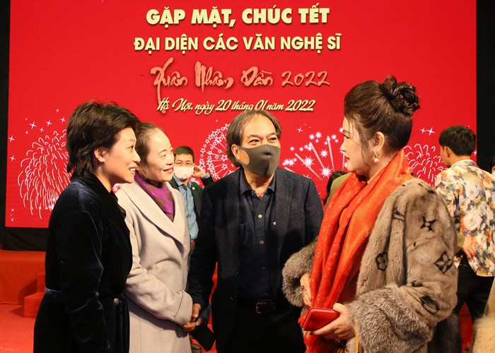 Bộ trưởng Nguyễn Văn Hùng: Đồng hành cùng đội ngũ văn nghệ sĩ trong công cuộc chấn hưng văn hóa - Anh 5