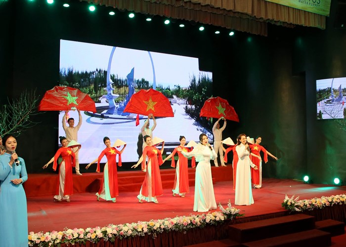 Bộ trưởng Nguyễn Văn Hùng: Đồng hành cùng đội ngũ văn nghệ sĩ trong công cuộc chấn hưng văn hóa - Anh 9