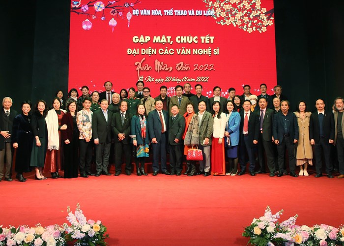 Bộ trưởng Nguyễn Văn Hùng: Đồng hành cùng đội ngũ văn nghệ sĩ trong công cuộc chấn hưng văn hóa - Anh 3