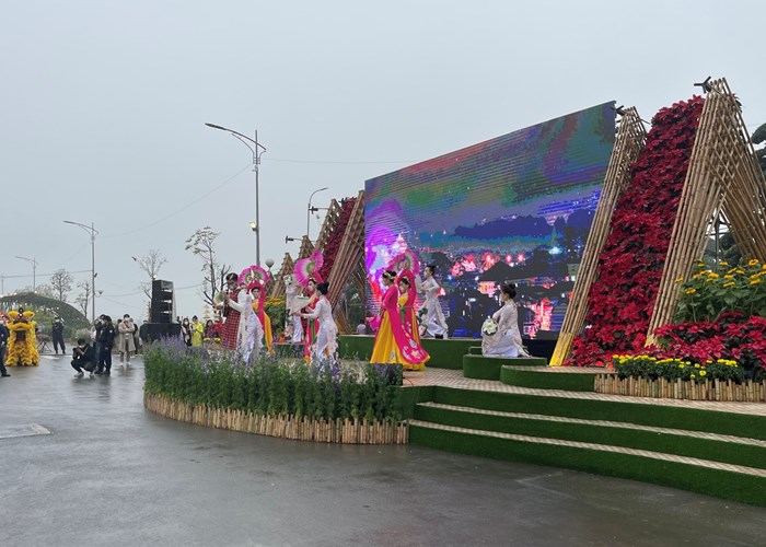 Hà Nội mở đường hoa xuân “Hành trình vàng son Tết Việt” - Anh 6