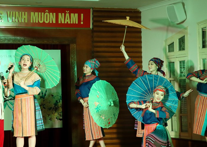 Bộ trưởng Nguyễn Văn Hùng: “Bộ VHTTDL mong được lắng nghe những ý kiến chân tình từ các thế hệ lãnh đạo đi trước” - Anh 4