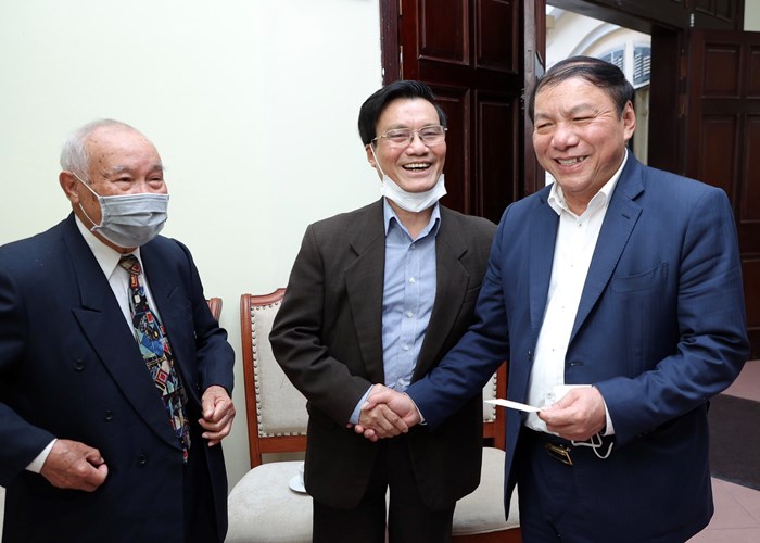 Bộ trưởng Nguyễn Văn Hùng: “Bộ VHTTDL mong được lắng nghe những ý kiến chân tình từ các thế hệ lãnh đạo đi trước” - Anh 2