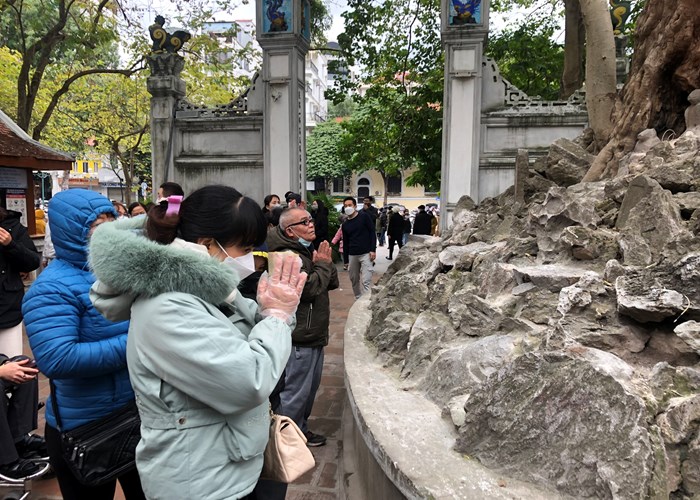 Gió rét, Hà Nội vẫn chật kín người đi du xuân - Anh 9