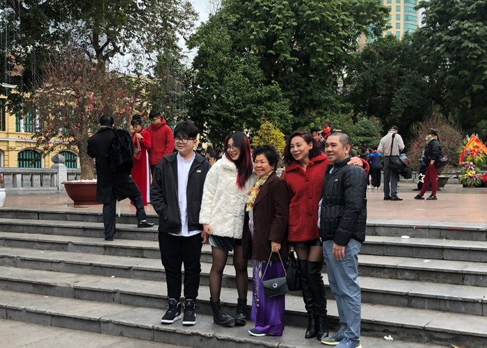 Gió rét, Hà Nội vẫn chật kín người đi du xuân - Anh 6