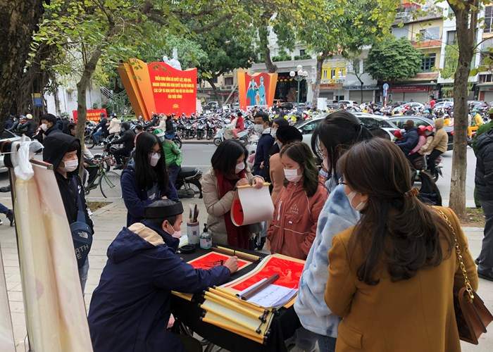Gió rét, Hà Nội vẫn chật kín người đi du xuân - Anh 10