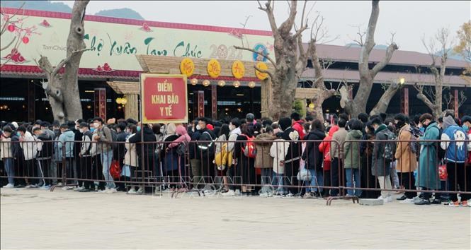 Chùa Hương nghiêm túc dừng lễ hội, Tam Chúc du khách chen chân - Anh 4